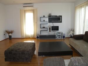 Three-Bedroom Apartment in Kraljevica I